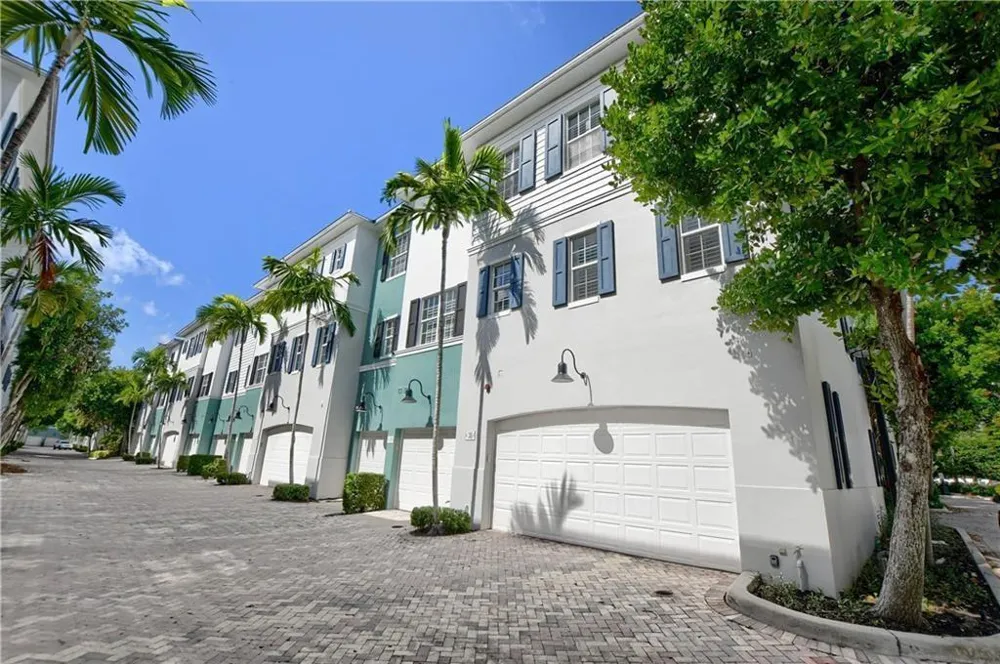 306 E Mallory Circle Delray Beach, FL 33483