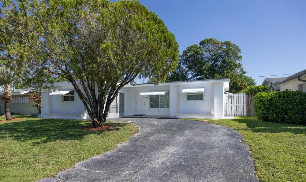 8571 NW 27th Pl Sunrise, FL 33322