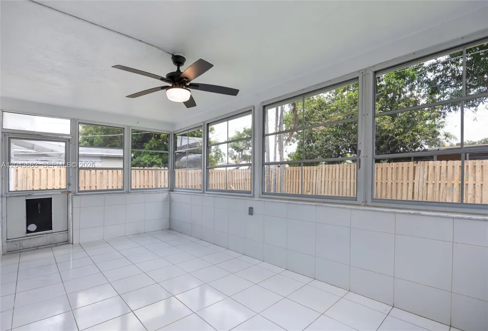8571 NW 27th Pl Sunrise, FL 33322