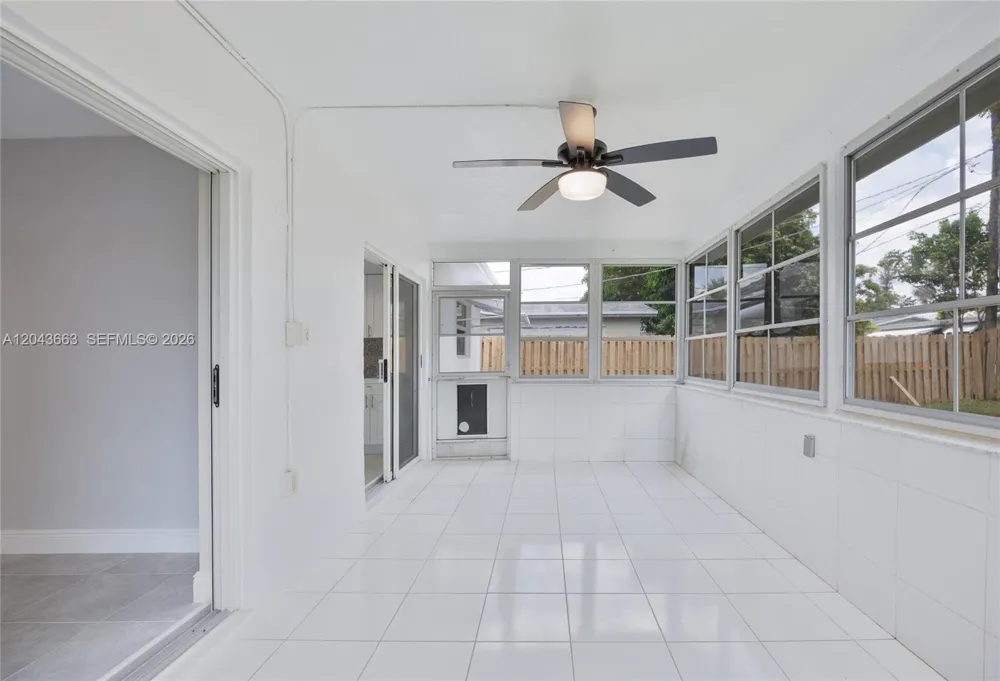 8571 NW 27th Pl Sunrise, FL 33322