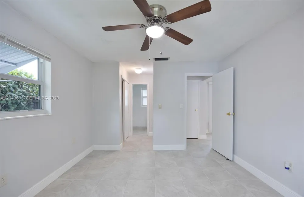 8571 NW 27th Pl Sunrise, FL 33322