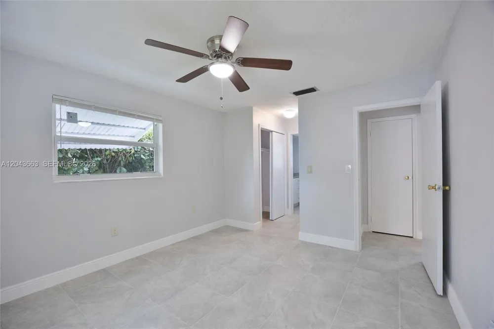 8571 NW 27th Pl Sunrise, FL 33322