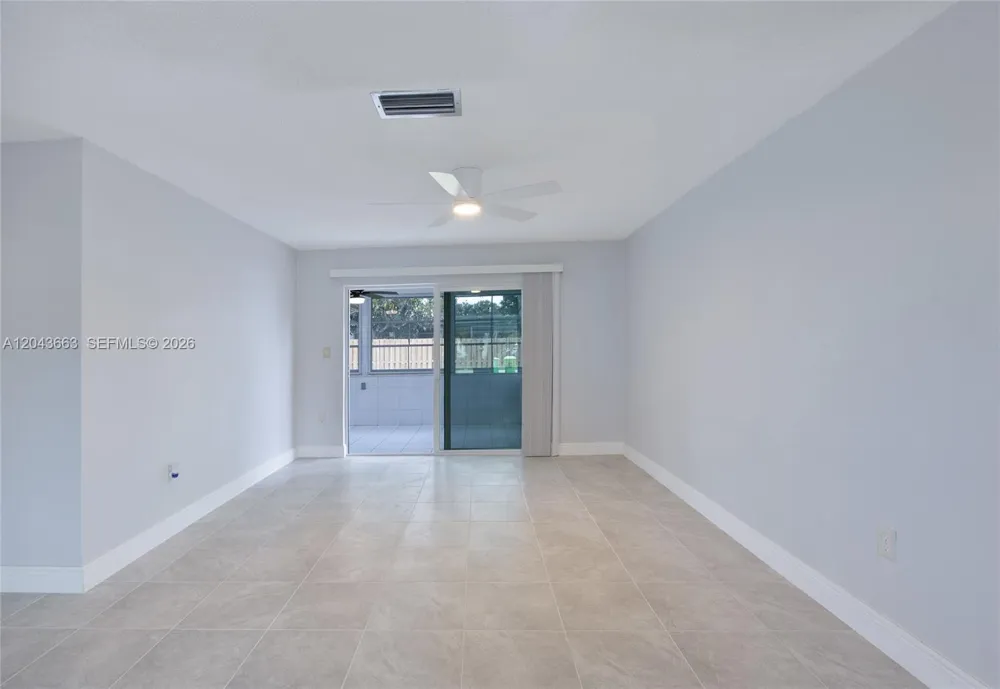 8571 NW 27th Pl Sunrise, FL 33322