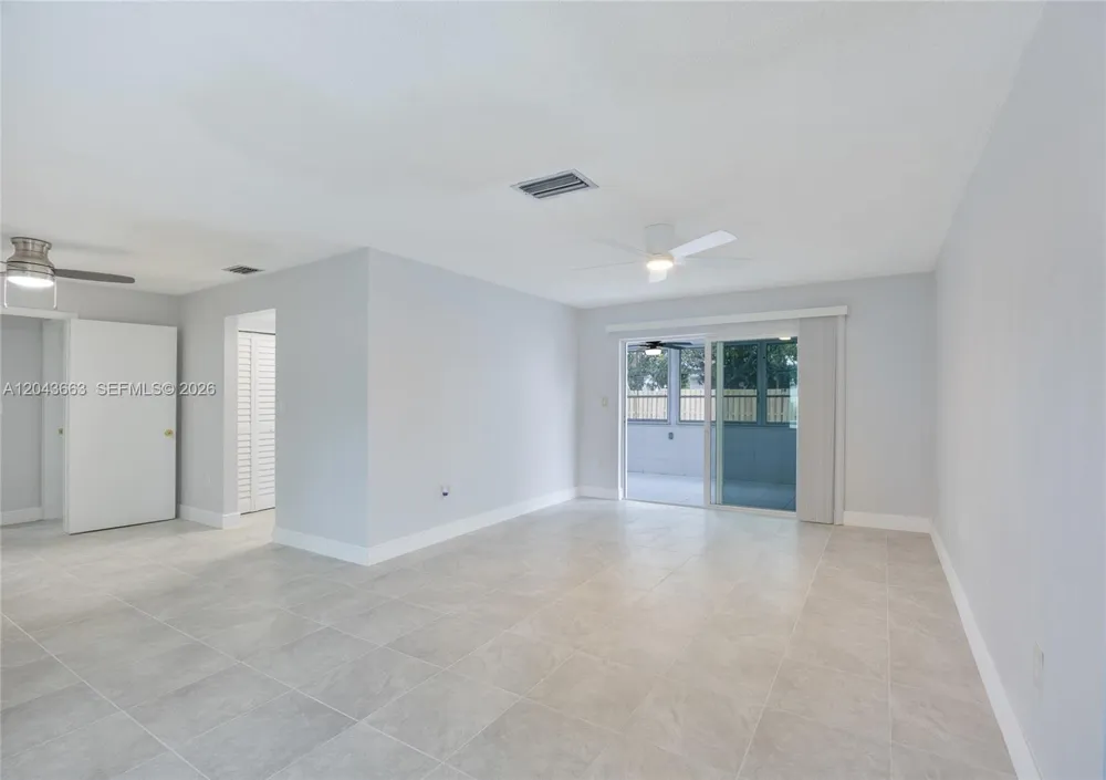 8571 NW 27th Pl Sunrise, FL 33322