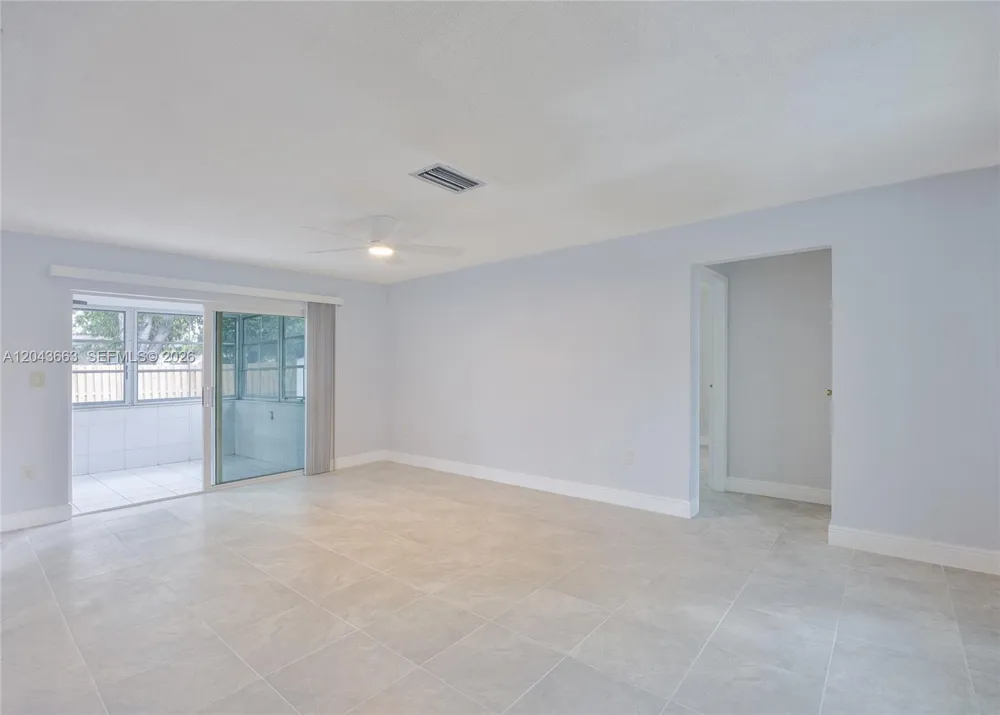 8571 NW 27th Pl Sunrise, FL 33322