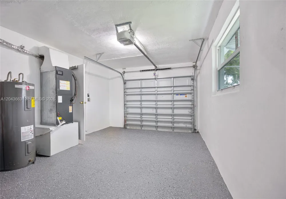 8571 NW 27th Pl Sunrise, FL 33322