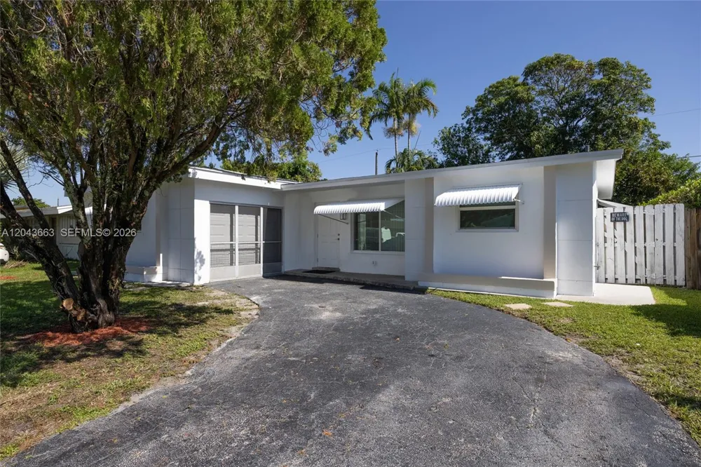 8571 NW 27th Pl Sunrise, FL 33322