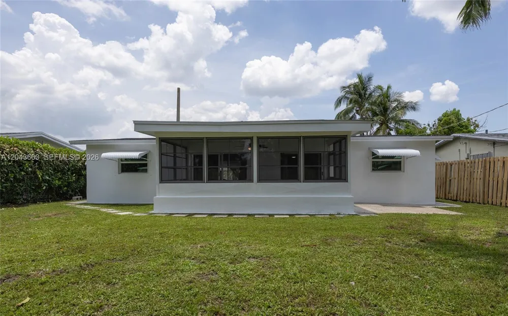 8571 NW 27th Pl Sunrise, FL 33322