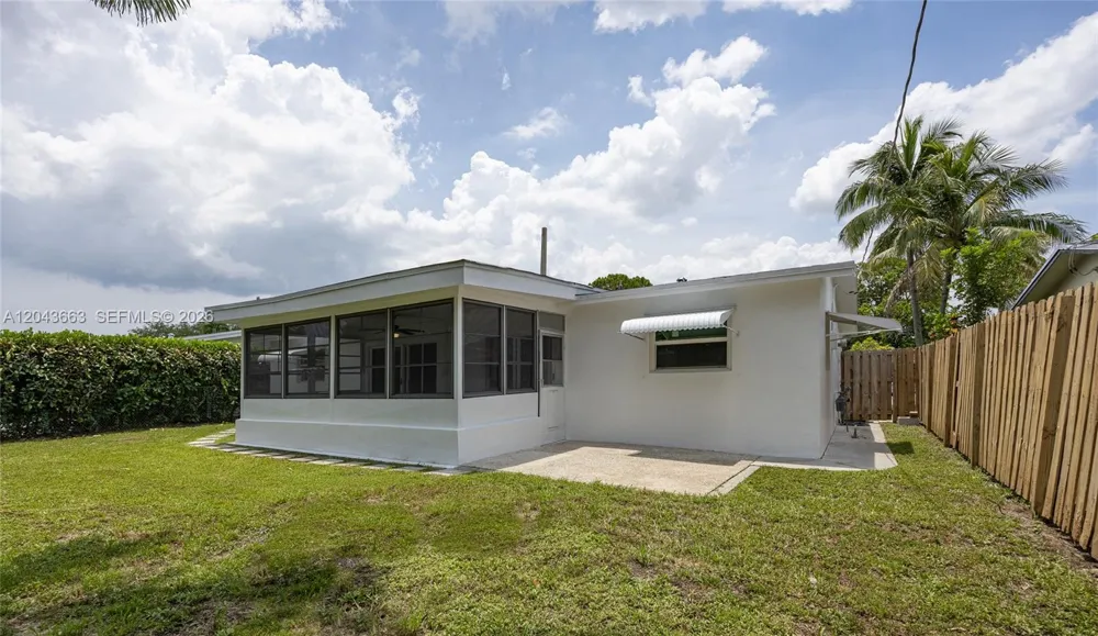 8571 NW 27th Pl Sunrise, FL 33322