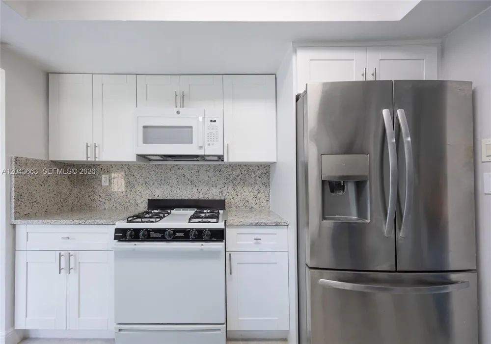 8571 NW 27th Pl Sunrise, FL 33322