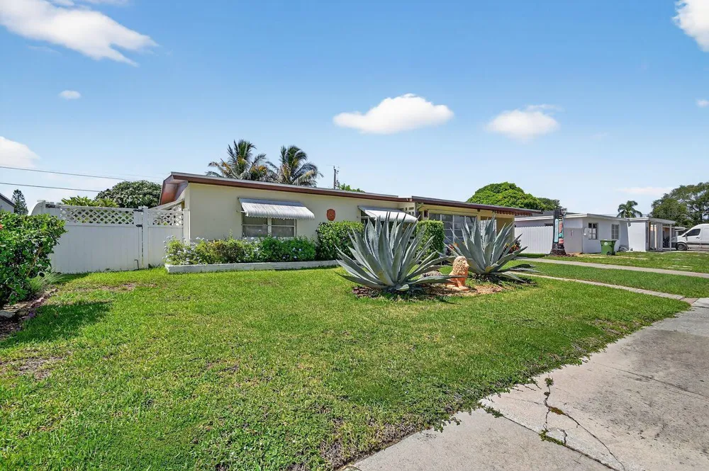 133 Greenbrier Drive Palm Springs, FL 33461