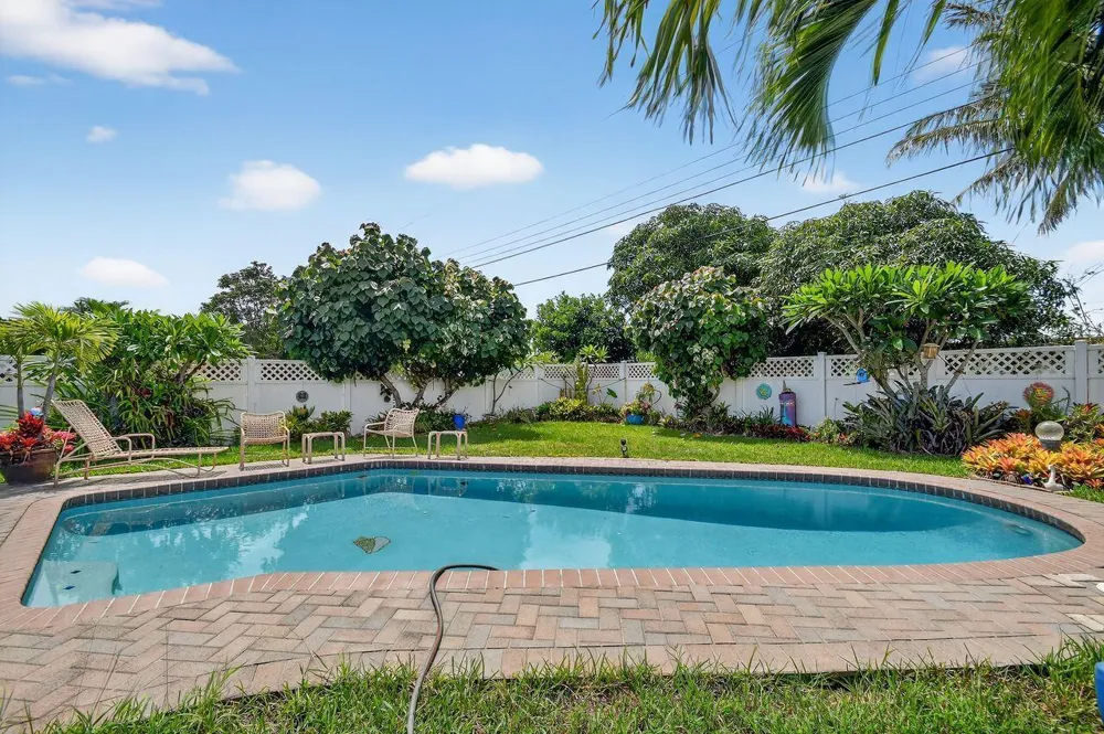 133 Greenbrier Drive Palm Springs, FL 33461