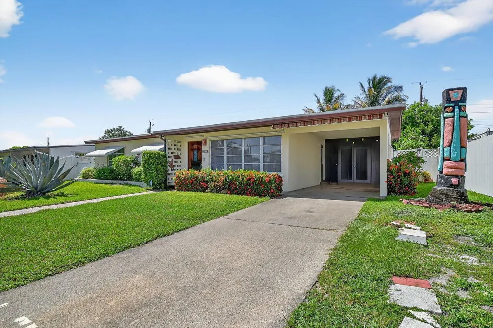 133 Greenbrier Drive Palm Springs, FL 33461
