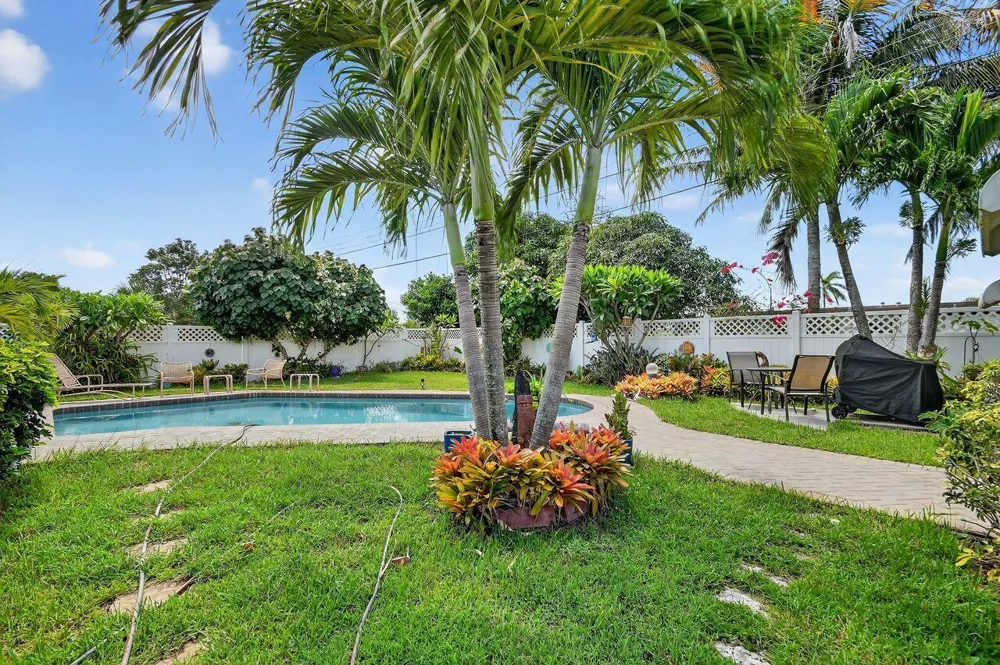133 Greenbrier Drive Palm Springs, FL 33461