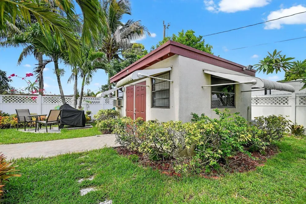 133 Greenbrier Drive Palm Springs, FL 33461
