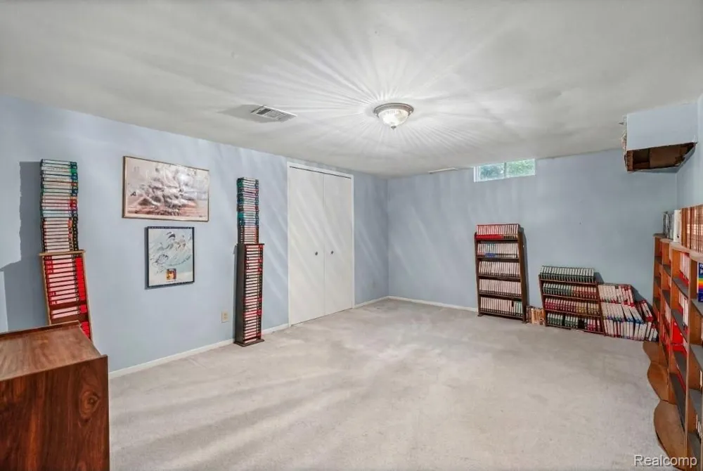 439 Windmill Point Drive Flushing City, MI 48433