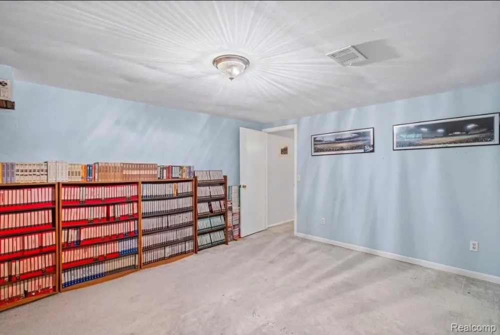 439 Windmill Point Drive Flushing City, MI 48433