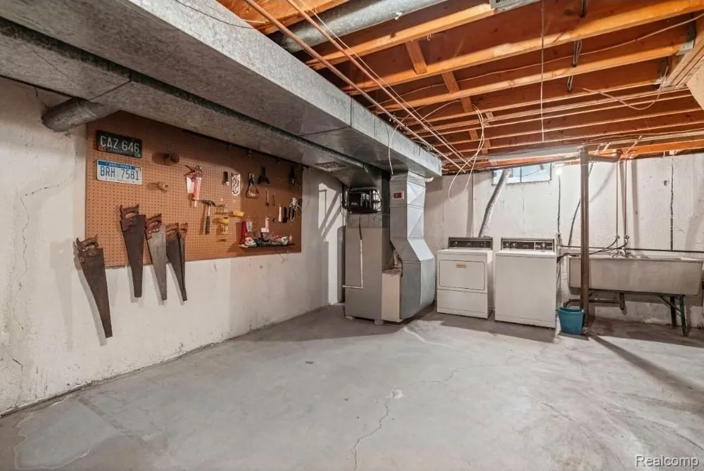 439 Windmill Point Drive Flushing City, MI 48433