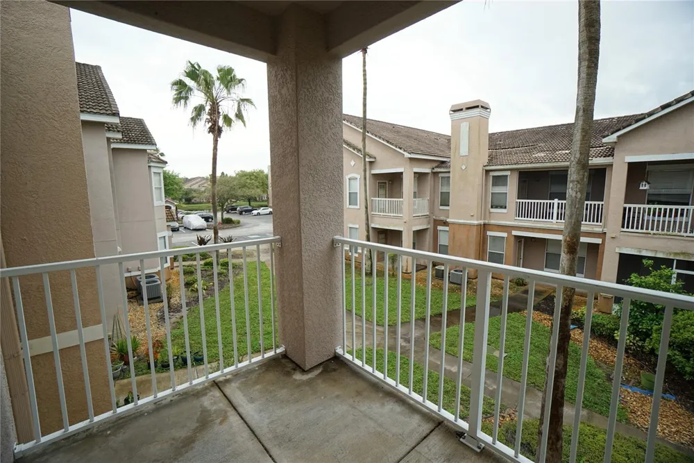 18004 VILLA CREEK DRIVE Tampa, FL 33647
