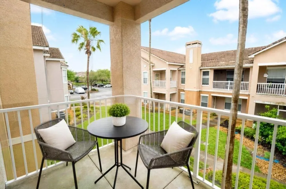 18004 VILLA CREEK DRIVE Tampa, FL 33647