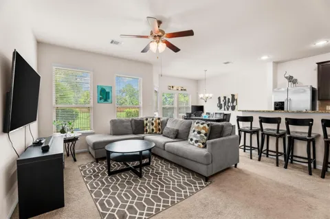 8031 Villa Lago Lane