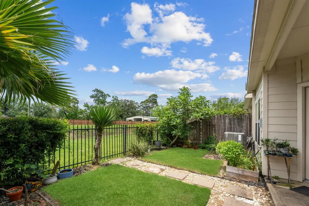 8031 Villa Lago Lane Houston, TX 77070