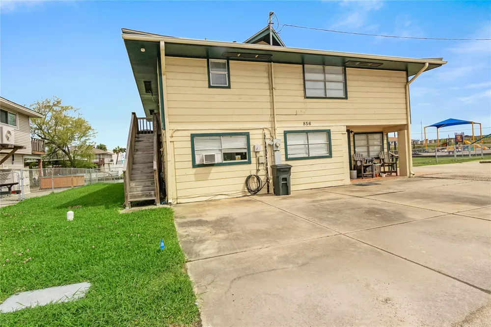 856 Bonita Street Bayou Vista, TX 77563