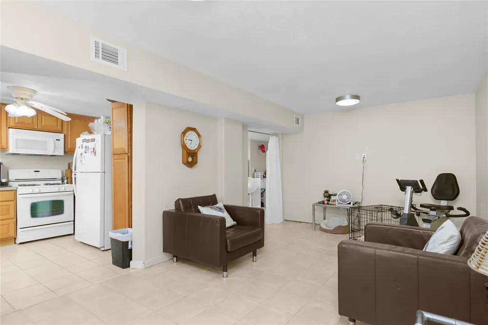 856 Bonita Street Bayou Vista, TX 77563