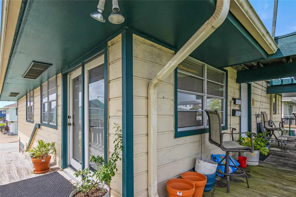 856 Bonita Street Bayou Vista, TX 77563