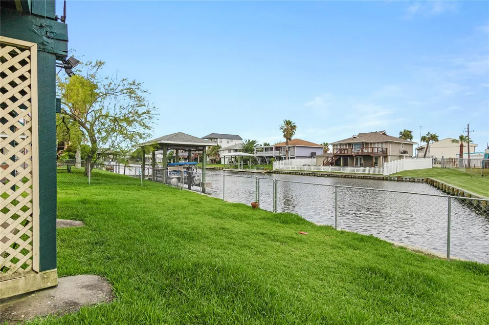 856 Bonita Street Bayou Vista, TX 77563