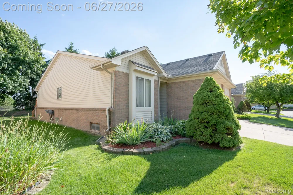 4044 Heatherwood Court Warren City, MI 48092