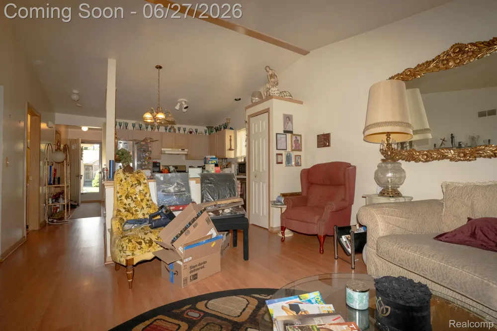 4044 Heatherwood Court Warren City, MI 48092
