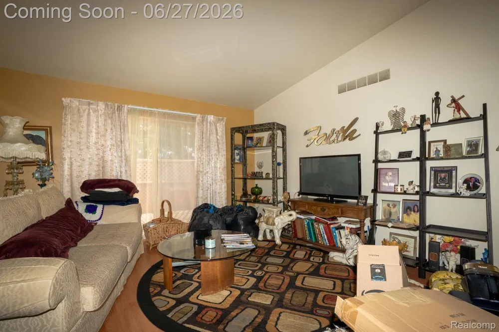 4044 Heatherwood Court Warren City, MI 48092