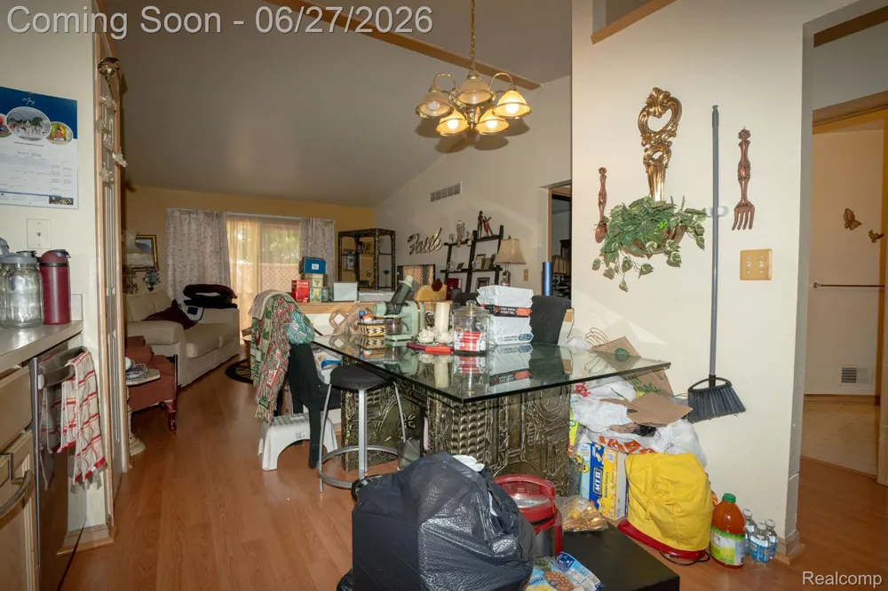 4044 Heatherwood Court Warren City, MI 48092