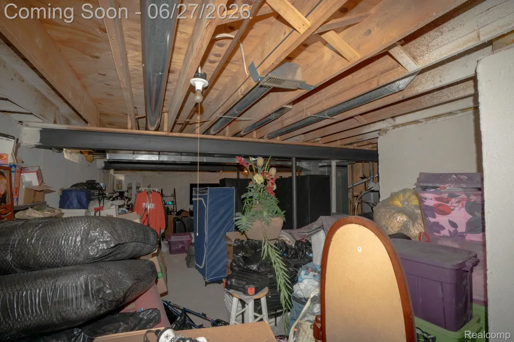 4044 Heatherwood Court Warren City, MI 48092