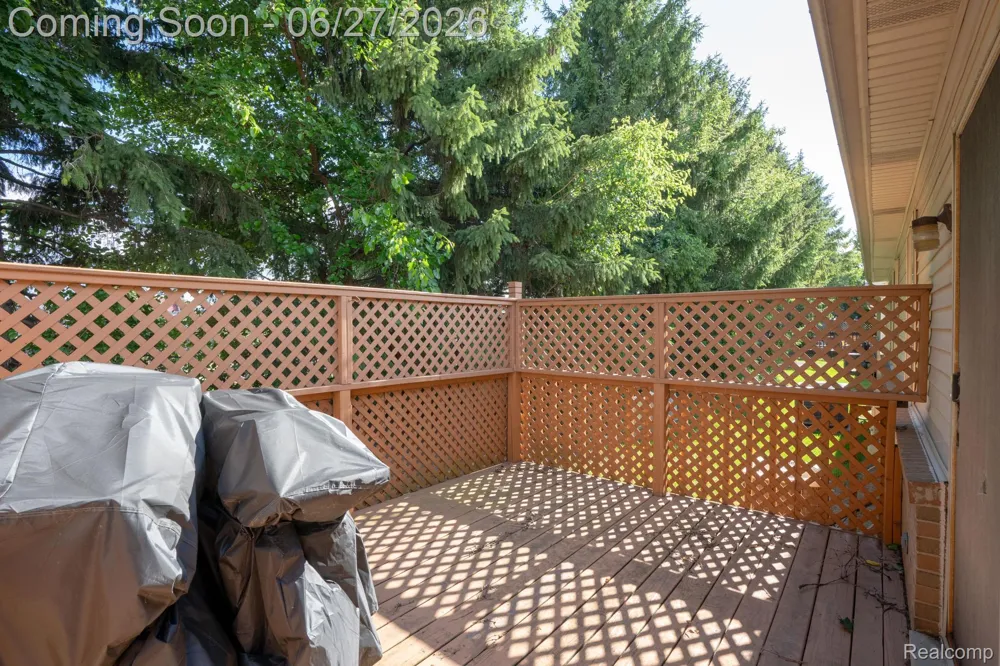4044 Heatherwood Court Warren City, MI 48092