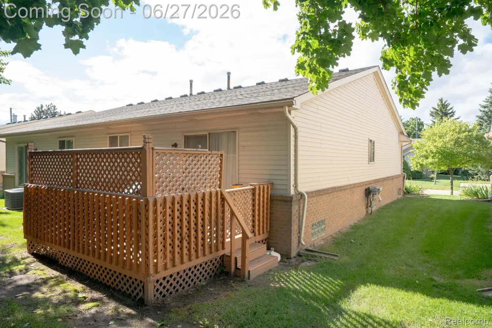 4044 Heatherwood Court Warren City, MI 48092