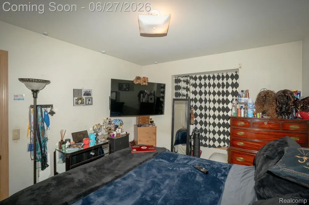 4044 Heatherwood Court Warren City, MI 48092