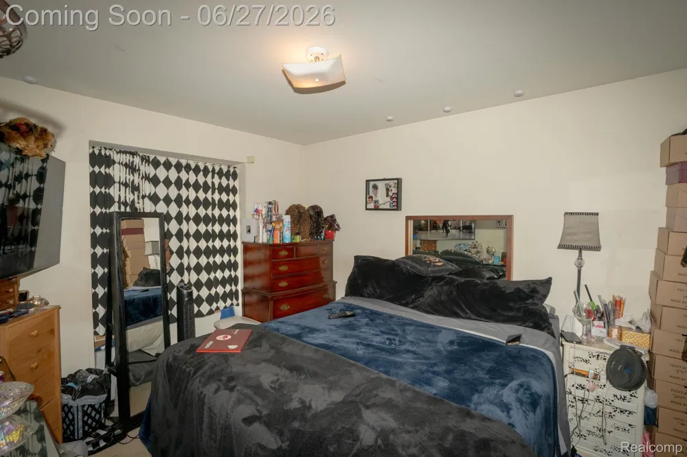 4044 Heatherwood Court Warren City, MI 48092