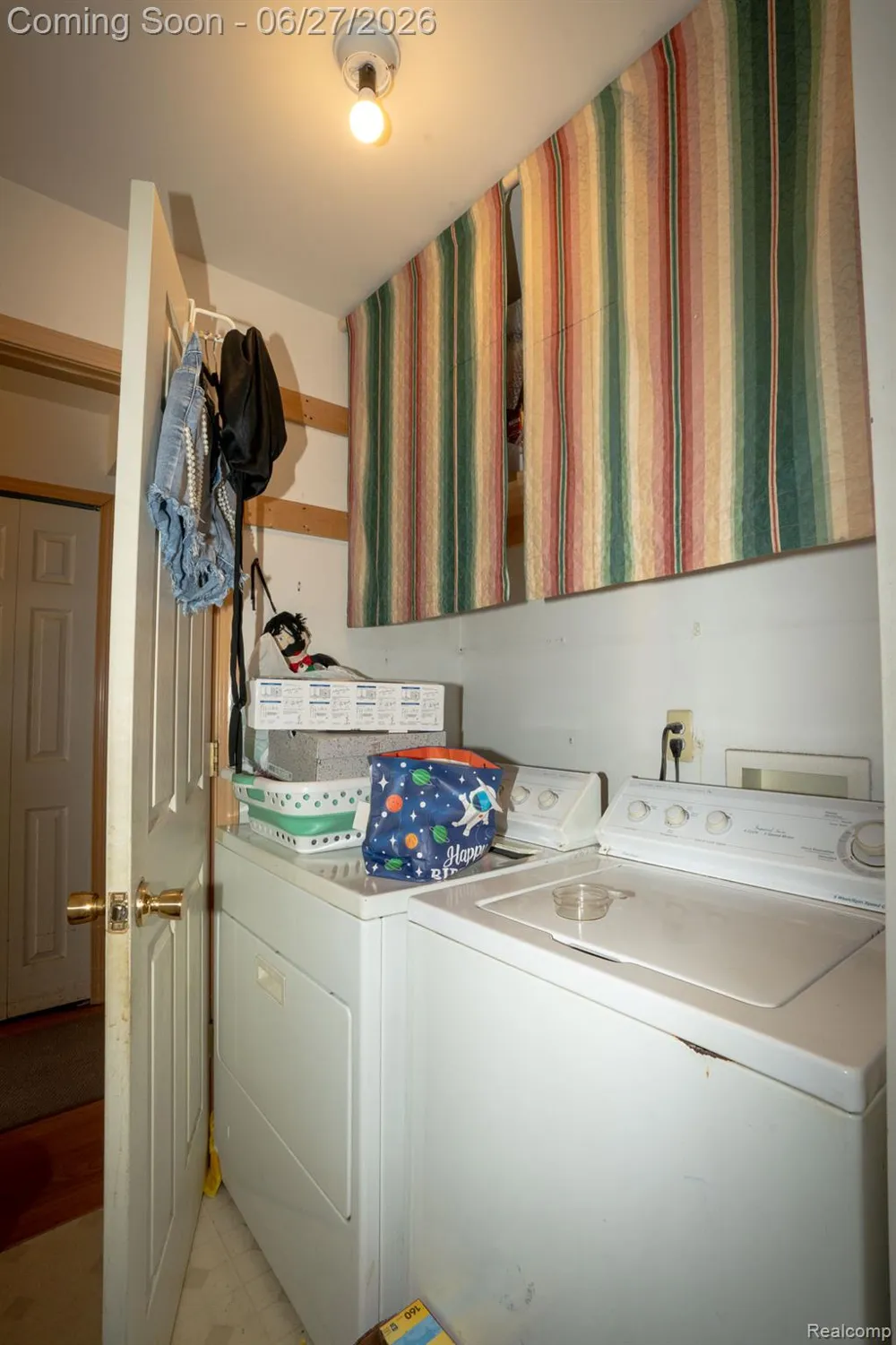 4044 Heatherwood Court Warren City, MI 48092