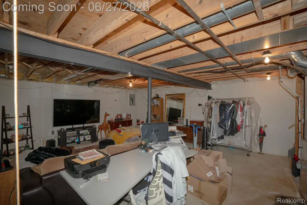 4044 Heatherwood Court Warren City, MI 48092