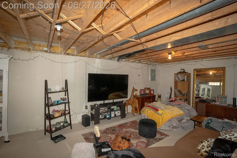 4044 Heatherwood Court Warren City, MI 48092