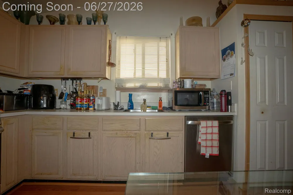 4044 Heatherwood Court Warren City, MI 48092
