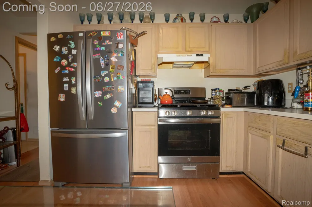 4044 Heatherwood Court Warren City, MI 48092