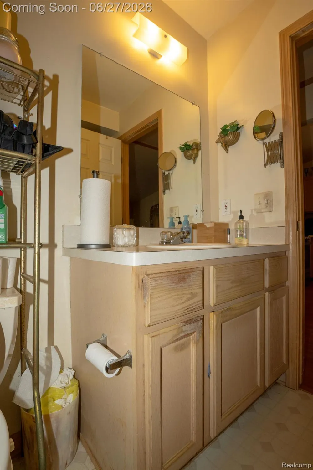 4044 Heatherwood Court Warren City, MI 48092