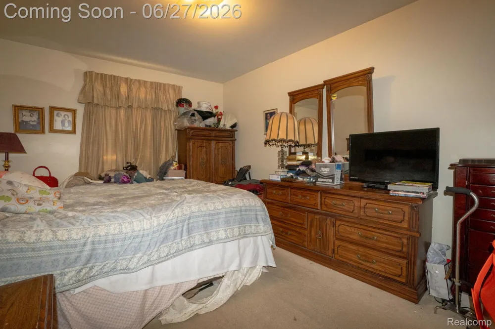 4044 Heatherwood Court Warren City, MI 48092