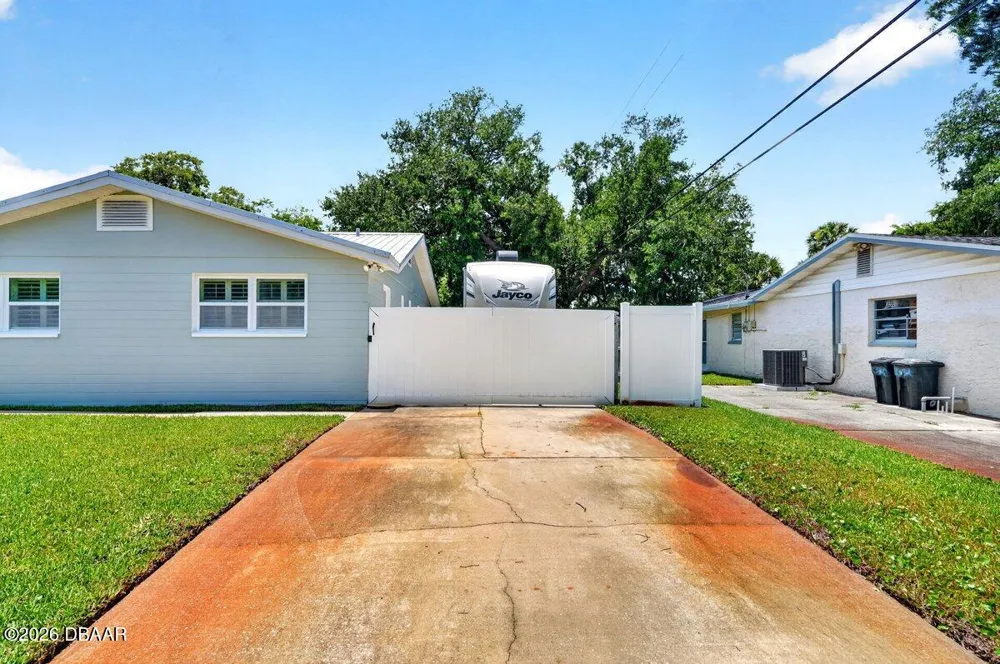 2334 Citrus Avenue South Daytona, FL 32119
