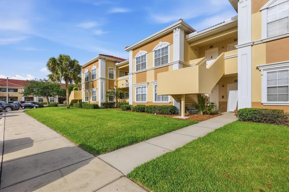 1015 VILLAGIO CIRCLE #202 Sarasota, FL 34237