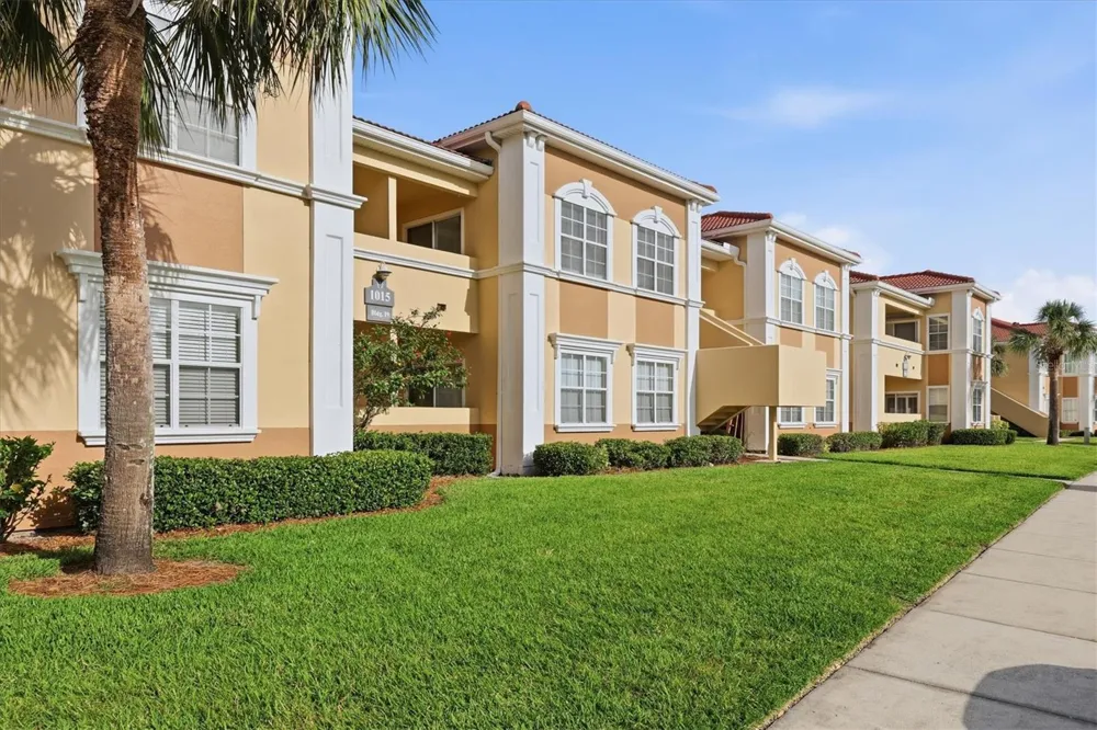 1015 VILLAGIO CIRCLE #202 Sarasota, FL 34237