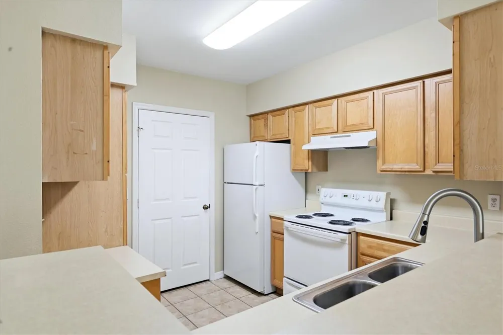 1015 VILLAGIO CIRCLE #202 Sarasota, FL 34237